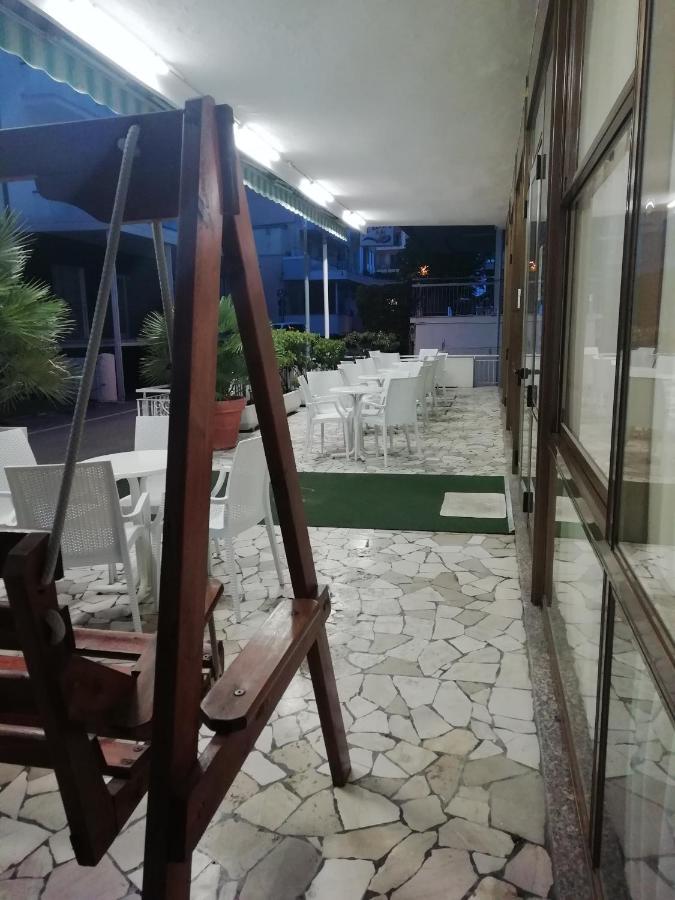 Hotel Mediterraneo Ρίμινι Εξωτερικό φωτογραφία